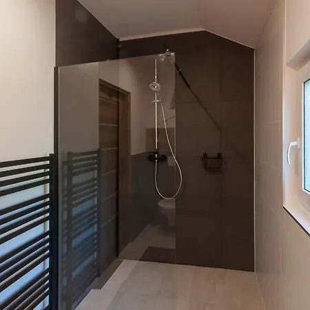 Pod Lipa Apartment